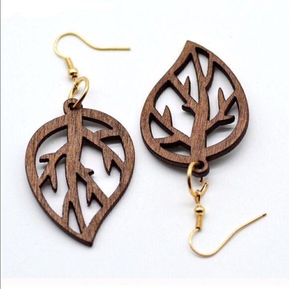 Wooden leaf earrings   - Picture 2 of 6